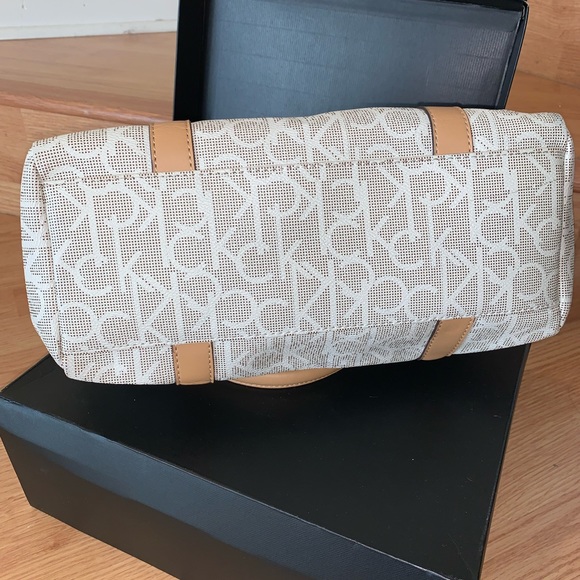Calvin Klein Handbag - Picture 6 of 9